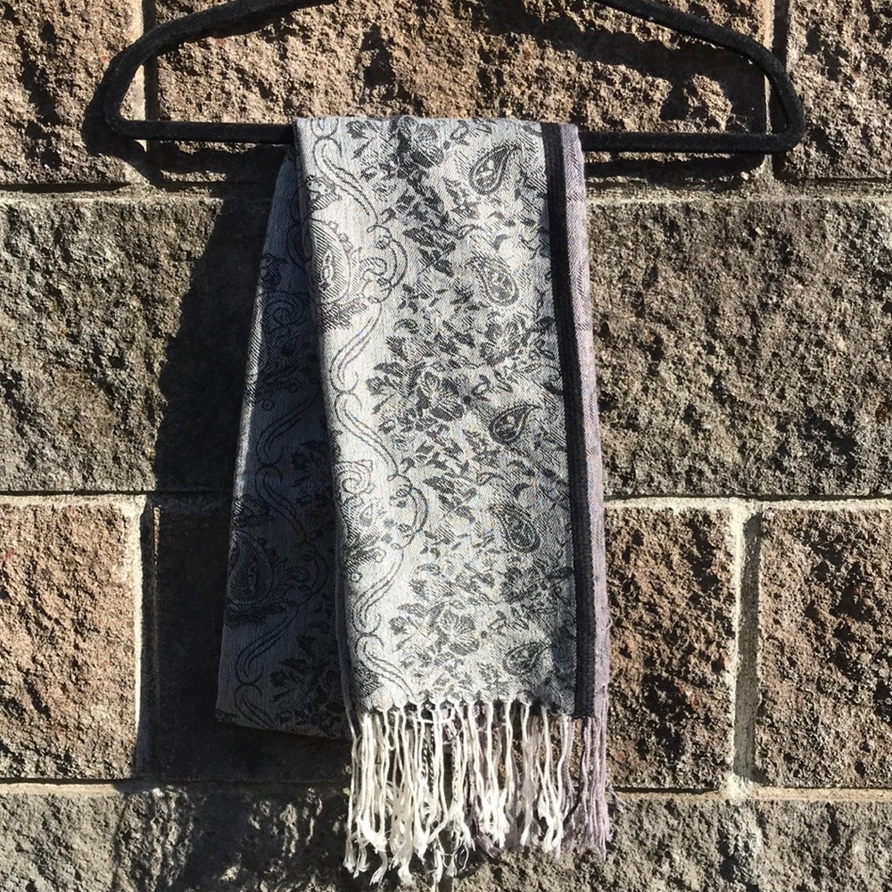 Soft b&w paisley scarf